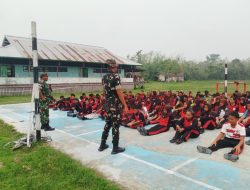 Babinsa Koramil 1206-13/Bunut Hulu Koptu Yasin Latih PBB Siswa SMPN 1 Bunut Hulu Tanamkan Disiplin
