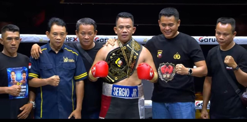 TKO RONDE KEDUA! IPDA YOHANES S. YORDAN REBUT SABUK EMAS KAPOLDA KALBAR DI AJANG TINJU INTERNASIONAL “BACK TO CHAMPION”