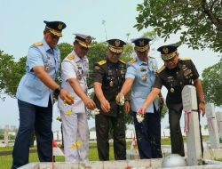 Peringati HUT ke-81 TNI, Kasdam XII/Tpr Pimpin Ziarah Nasional di TMP Dharma Patria Jaya