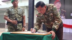 Pangdam XII/Tpr Dampingi Menhan RI Tinjau Kesatrian Yonif TP 833/Bumi Daranante