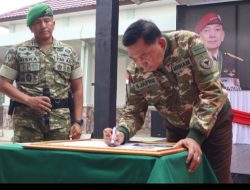 Pangdam XII/Tpr Dampingi Menhan RI Tinjau Kesatrian Yonif TP 833/Bumi Daranante
