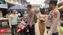 Patroli Humanis di Pasar Sayur Nanga Pinoh, Polres Melawi Hadir Menyapa dan Dengarkan Keluhan Pedagang