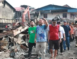 Bupati Melawi Prihatin dan Beri Bantuan,Tinjau Langsung Lokasi Pasca Kebakaran di Pinoh 